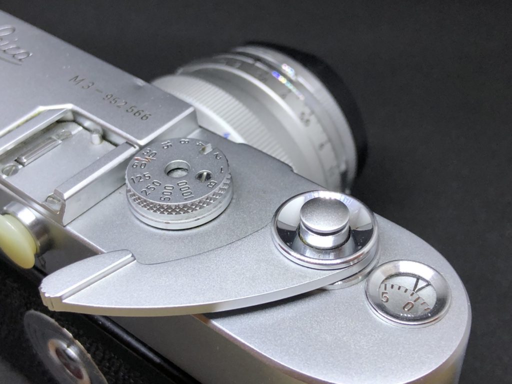 Leicaと相性抜群。ミニマルなソフトレリーズボタンクライネのススメ。 前のめりに生きる！